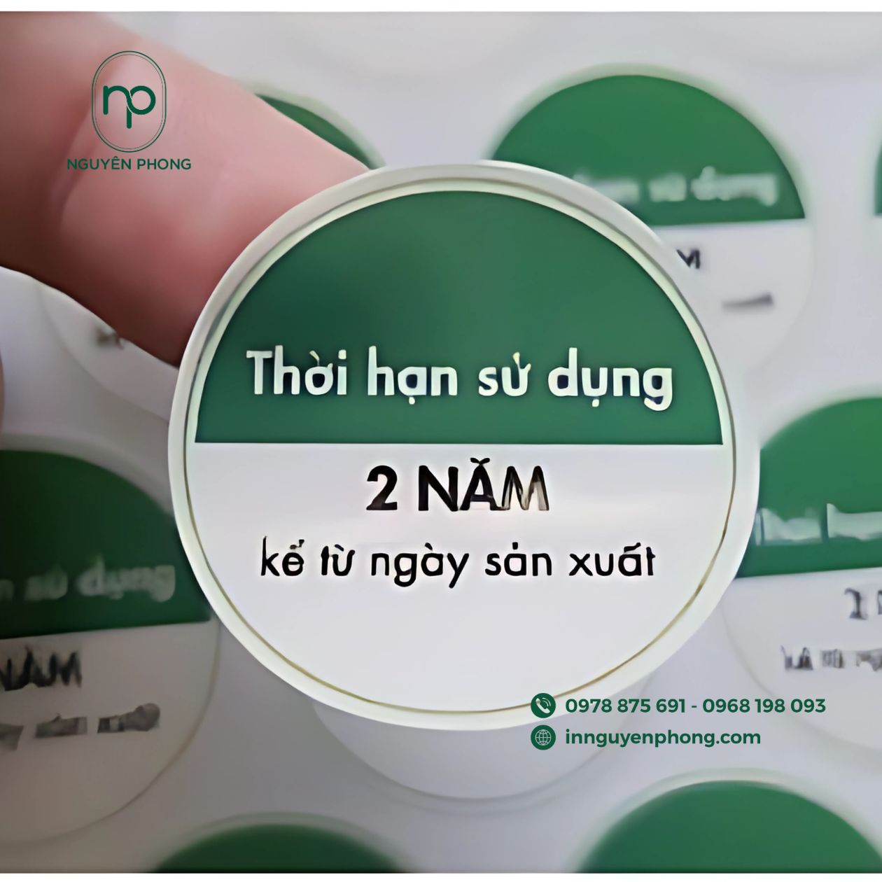 Mãu tem hạn sử dụng in sẵn